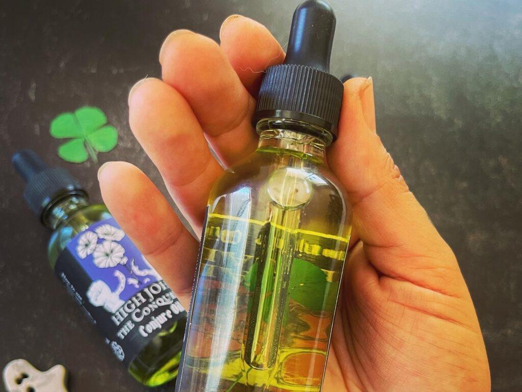 Lucky Hand Conjure Oil - Ritual Oil for Luck And Good Fortune Work - Revolutionary Mystic